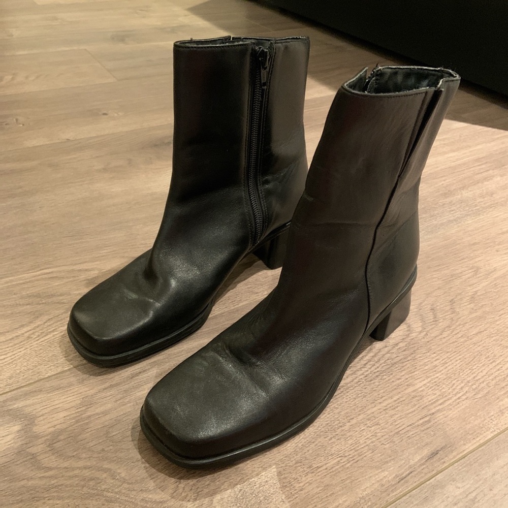 **NEED GONE ASAP** Vintage 90’s Chunky Heel Leather Boots